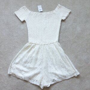 NWT HOLLISTER cream lace short sleeve romper